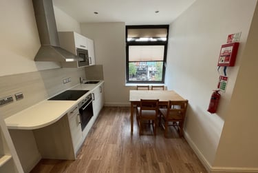2 bed flat, Westcotes Drive, City Centre, Leicester, LE30QR - Image 2
