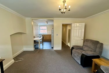 2 bed flat, Pope Street, Knighton, Leicester, LE26DX - Image 3