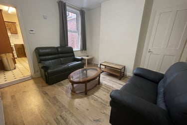 2 bed house, Knighton Fields Road East, Knighton, Leicester, LE26DP - Image 3