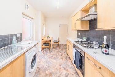 3 bed house, Tudor Road, City Centre, Leicester, LE35JF - Image 1