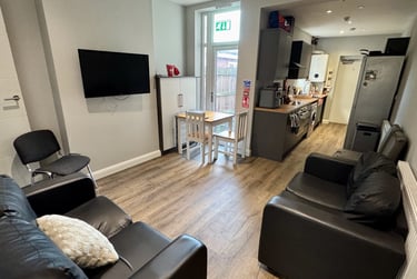 4 bed house, Wordsworth Road, Knighton, Leicester, LE26EB - Image 2