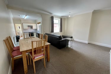 2 bed flat, Stretton Road, City Centre, Leicester, LE36BN - Image 2