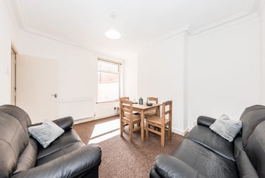 5 bed house, Knighton Fields Road East, Knighton, Leicester, LE26DP - Image 2