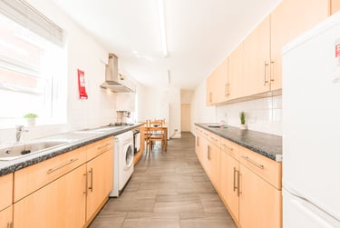5 bed house, Knighton Fields Road East, Knighton, Leicester, LE26DP - Image 3