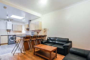 5 bed house, Teignmouth Road, Selly Oak, Birmingham, B297AZ - Image 2