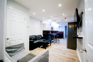 7 bed house, Dawlish Road, Selly Oak, Birmingham, B297AT - Image 3