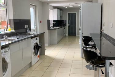 10 bed house, Bournbrook Road, Selly Oak, Birmingham, B297BU - Image 2