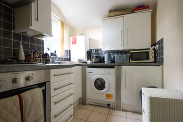 2 bed flat, Raddlebarn Road, Flat 2, Selly Oak, Birmingham, B296HH - Image 1