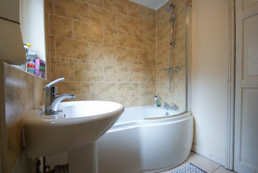 2 bed flat, Raddlebarn Road, Flat 2, Selly Oak, Birmingham, B296HH - Image 4