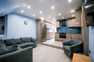 6 bed house, Harborne Lane, Selly Oak, Birmingham, B296TG - Image 1