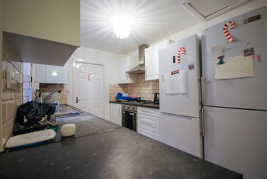 6 bed house, Hubert Road, Selly Oak, Birmingham, B296DS - Image 2