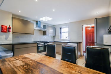 6 bed house, Teignmouth Road, Selly Oak, Birmingham, B297AY - Image 1