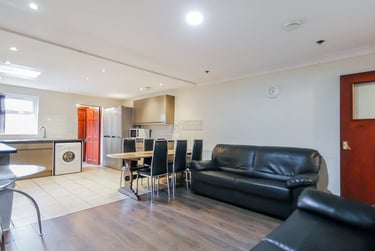 6 bed house, Teignmouth Road, Selly Oak, Birmingham, B297AY - Image 2