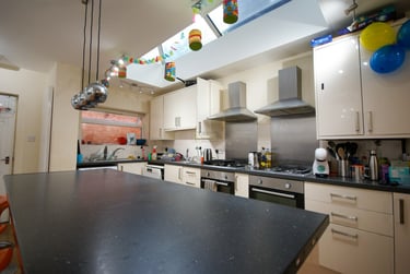 9 bed house, Harrow Road, Selly Oak, Birmingham, B297DW - Image 1