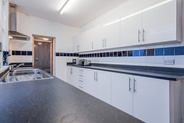 7 bed house, Warwards Lane, Selly Park, Birmingham, B297RD - Image 2