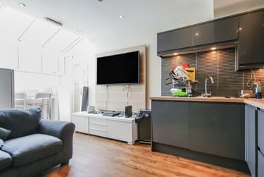 6 bed house, Pershore Road, Selly Oak, Birmingham, B302YG - Image 2