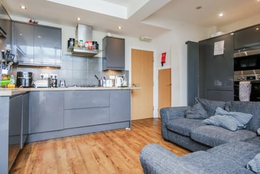 6 bed house, Pershore Road, Selly Oak, Birmingham, B302YG - Image 1