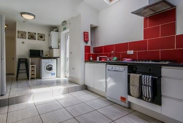 6 bed house, Dawlish Road, Selly Oak, Birmingham, B297AU - Image 1