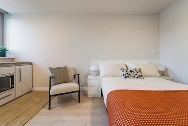 1 bed studio, Bournbrook, Selly Oak, Birmingham, B297BH - Image 2