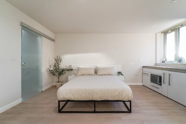 1 bed studio, Bournbrook, Selly Oak, Birmingham, B297BH - Image 3