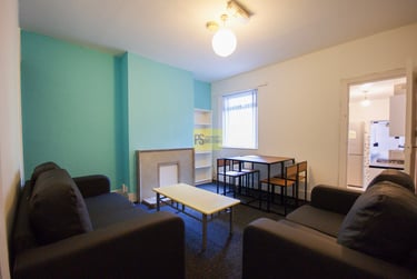 4 bed house, Dawlish, Selly Oak, Birmingham, B297AR - Image 1