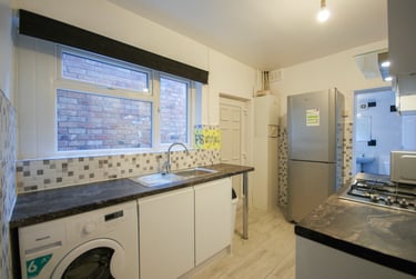 4 bed house, Dawlish, Selly Oak, Birmingham, B297AR - Image 2