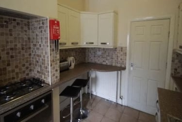 8 bed house, Burley Road, Hyde Park, Leeds, LS31JP - Image 3