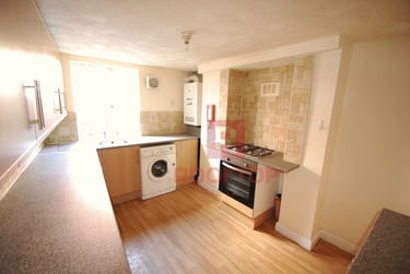 6 bed house, Hessle Place, Hyde Park, Leeds, LS61EU - Image 2