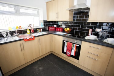 5 bed house, Rhondda Street, Mount Pleasant, Mount Pleasant, Swansea, SA16ER - Image 2