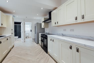 6 bed house, Newland Avenue, Newland, Hull, HU53AG - Image 1