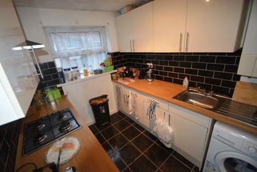 5 bed house, Ashville Road, Burley, Leeds, LS61NA - Image 1