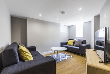 6 bed house, Devon Road, Woodhouse, Leeds, LS29BA - Image 1