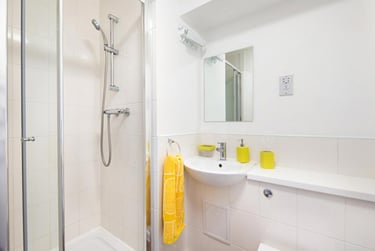 Gold Ensuite - Image 5
