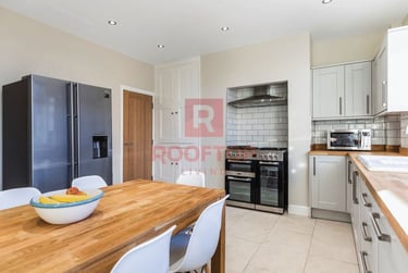 6 bed house, Hartley Crescent, Rampart Road, Leeds, LS62LL - Image 2