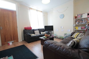 3 bed house, Spring Grove Walk, Burley, Leeds, LS61RR - Image 7