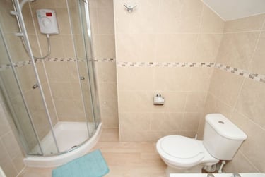 3 bed house, Spring Grove Walk, Burley, Leeds, LS61RR - Image 2