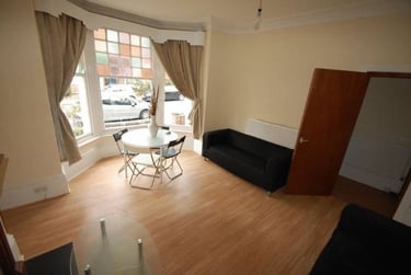 6 bed house, St. Michaels Terrace, Headingley, Leeds, LS63BQ - Image 1