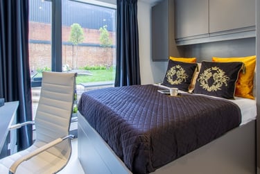 Classic 2 Bed Apartment - Image 1