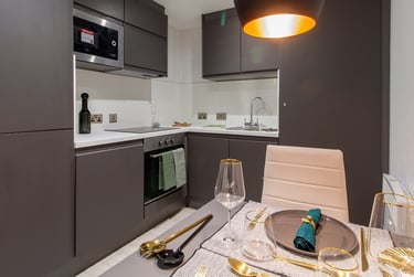 Classic 2 Bed Apartment - Image 4