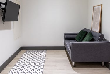 Classic 2 Bed Apartment - Image 5