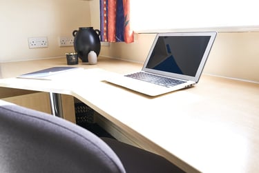 Premium Ensuite at College Court, Salisbury Avenue, City Centre, Stoke, ST14NE - Image 3