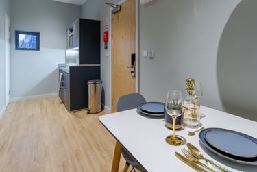 2 Bed Apartment - Image 4