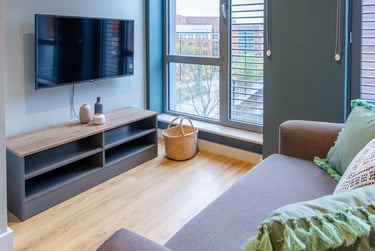 Luxury Plus Studio at Crown House, West Bar, Broomhall, Sheffield, S38PH - Image 4