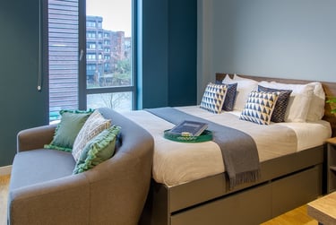 Luxury Plus Studio at Crown House, West Bar, Broomhall, Sheffield, S38PH - Image 6