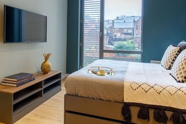 Luxury Studio at Crown House, West Bar, Broomhall, Sheffield, S38PH - Image 2