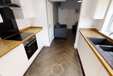 4 bed house, Cromer Street, Newland, Hull, HU51BG - Image 1