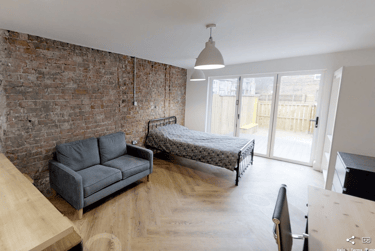 1 bed house, Beverley Road, Newland, Hull, HU51LH - Image 1