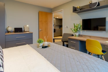 Penthouse 1 Bed Accessible Apartment - Image 4