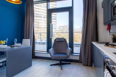 Deluxe Balcony Studio at The Residence, St Columbas Close, City Centre, Coventry, CV14BX - Image 4