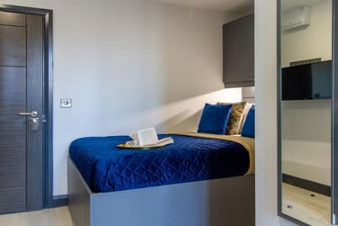 Deluxe Balcony Studio at The Residence, St Columbas Close, City Centre, Coventry, CV14BX - Image 7